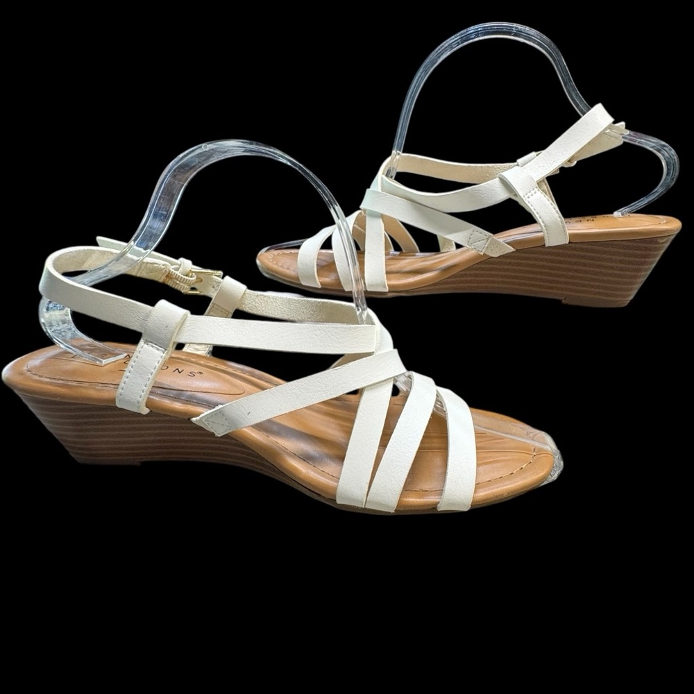 New Direction Women's Leather White‎ Wedge Heeled Sandals w/gold metal buckle